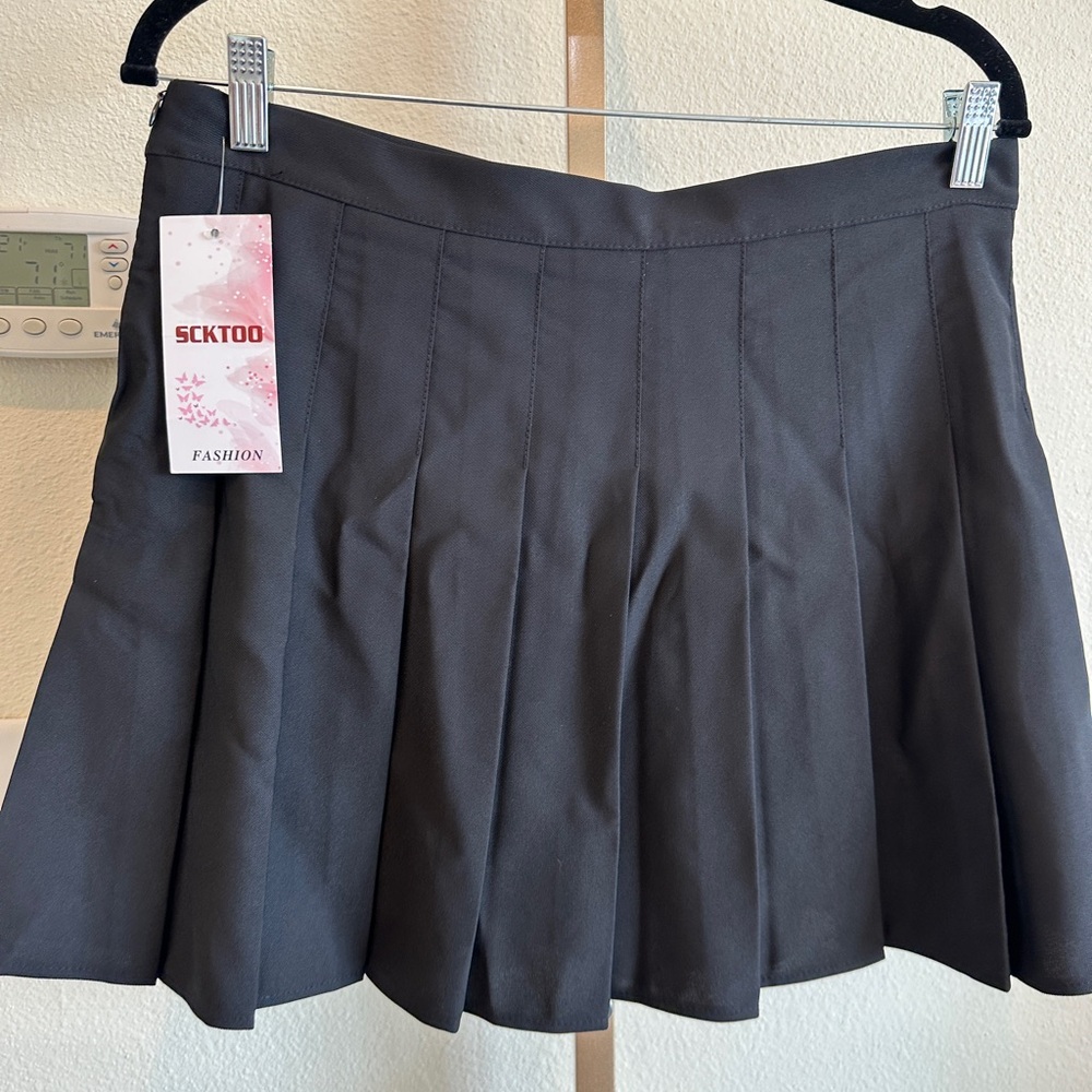 NWT SCKTOO Black Pleated Skirt with Shorts Under Sz XL